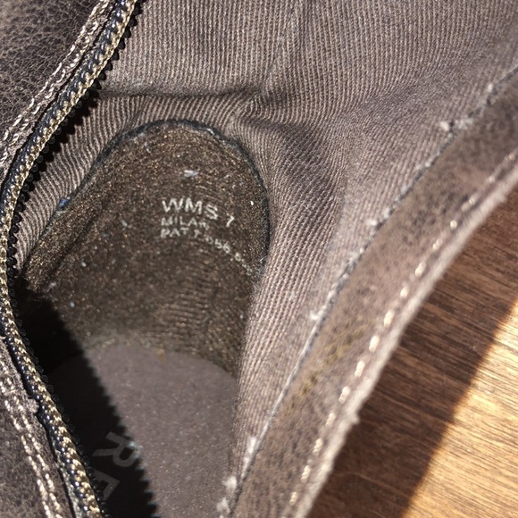 Report size 7 fun Victorian heeled buckle booties - Picture 6 of 7